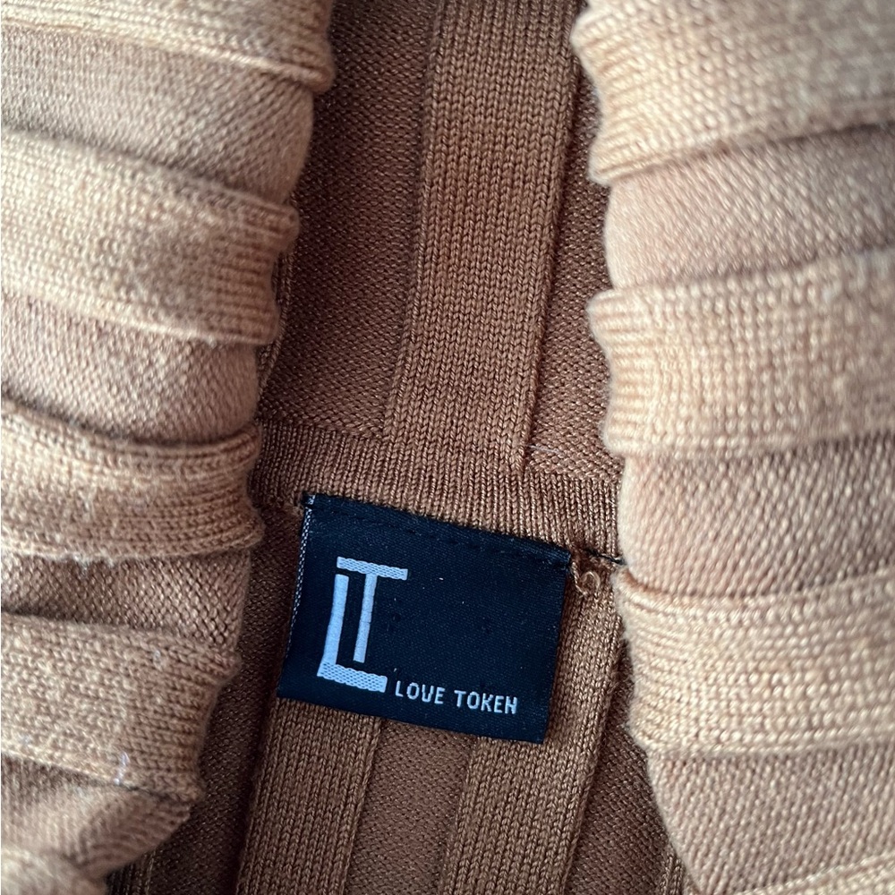 Love Token Ribbed Knit in Tan - Picture 4 of 4